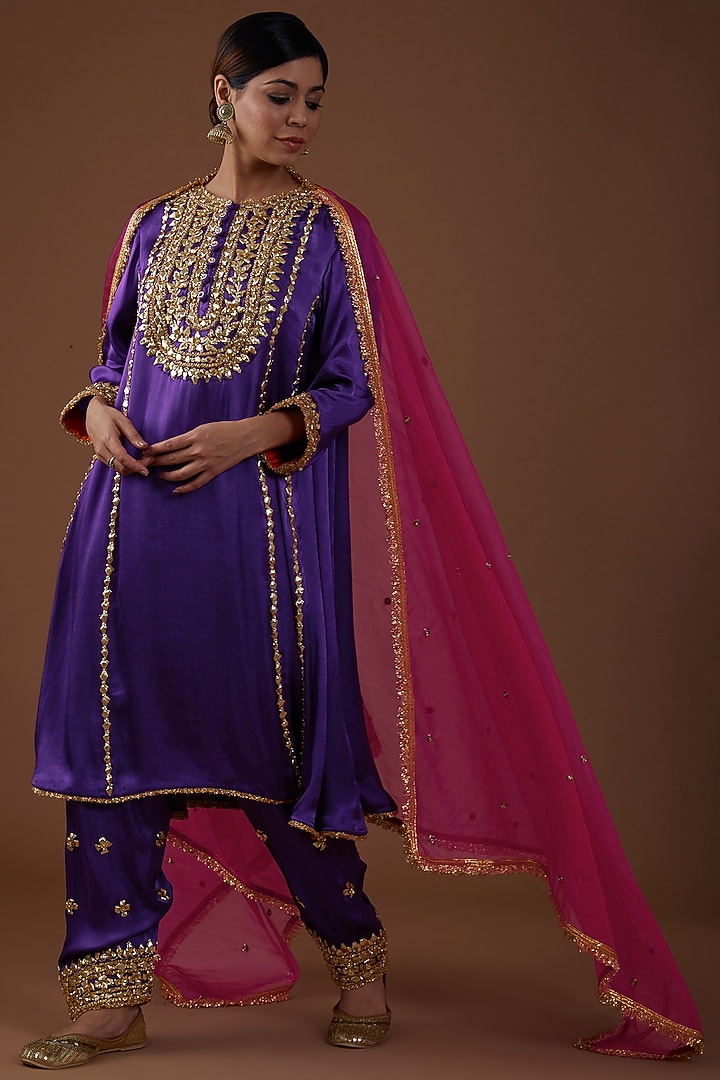 Royal Amethyst Mashru Silk Hand Embroidered Kurta Set by Preeti S Kapoor at Pernia's Pop Up Shop