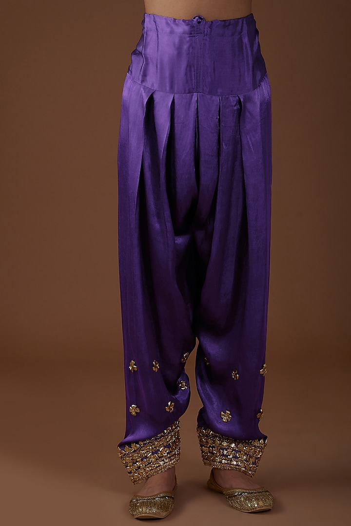 Royal Amethyst Mashru Silk Hand Embroidered Kurta Set by Preeti S Kapoor at Pernia's Pop Up Shop