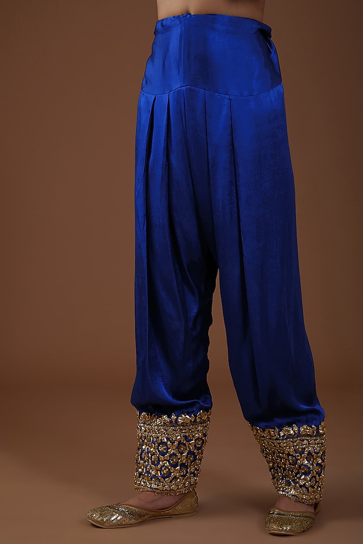 Sapphire Mashru Silk Hand Embroidered Kurta Set by Preeti S Kapoor at Pernia's Pop Up Shop