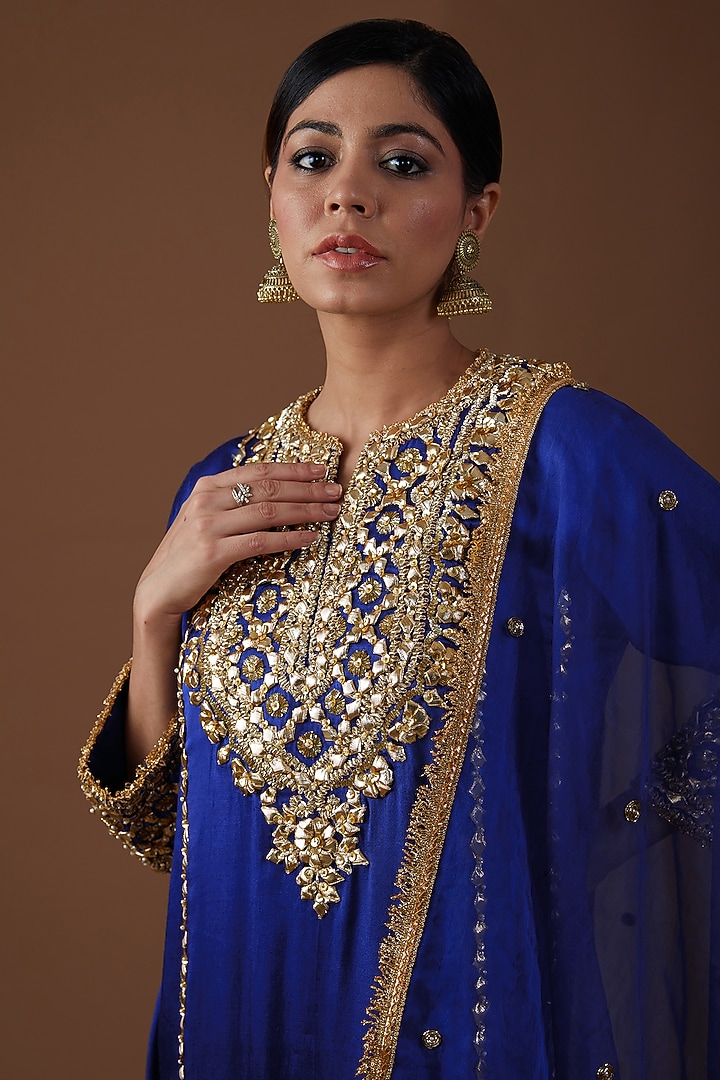 Sapphire Mashru Silk Hand Embroidered Kurta Set by Preeti S Kapoor at Pernia's Pop Up Shop