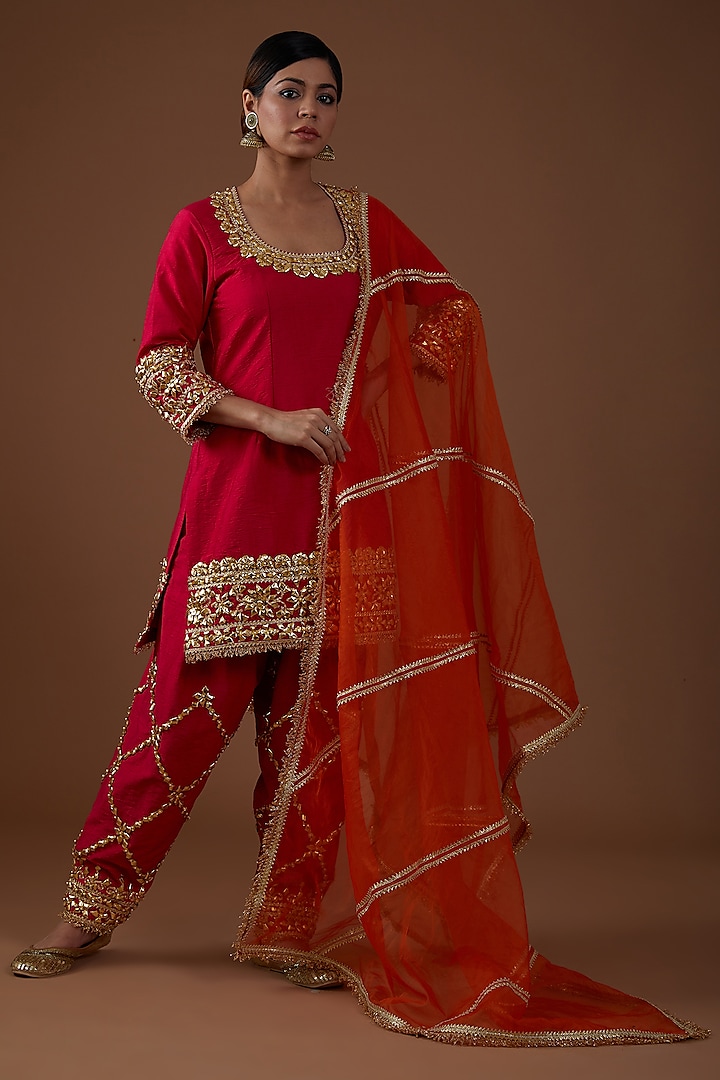 Vivid Berry Dupion Silk Hand Embroidered Kurta Set by Preeti S Kapoor at Pernia's Pop Up Shop