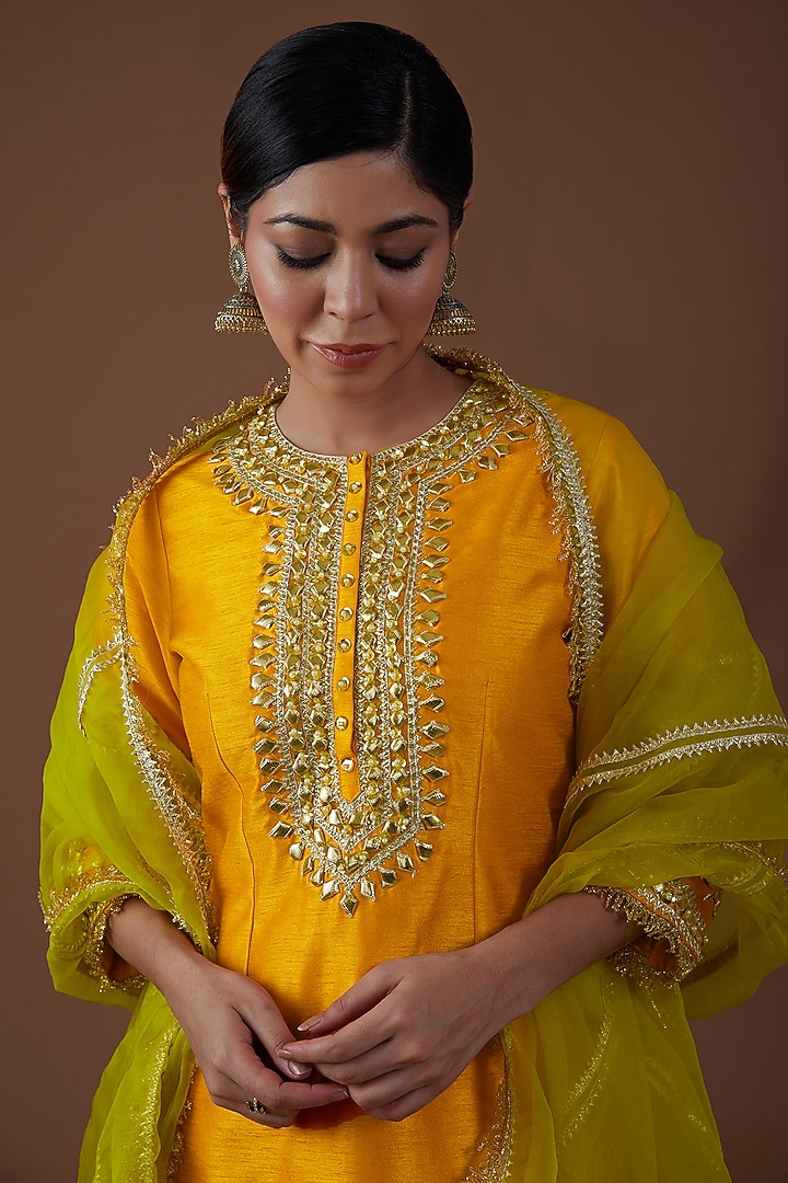 Amber Dupion Silk Hand Embroidered Kurta Set by Preeti S Kapoor at Pernia's Pop Up Shop