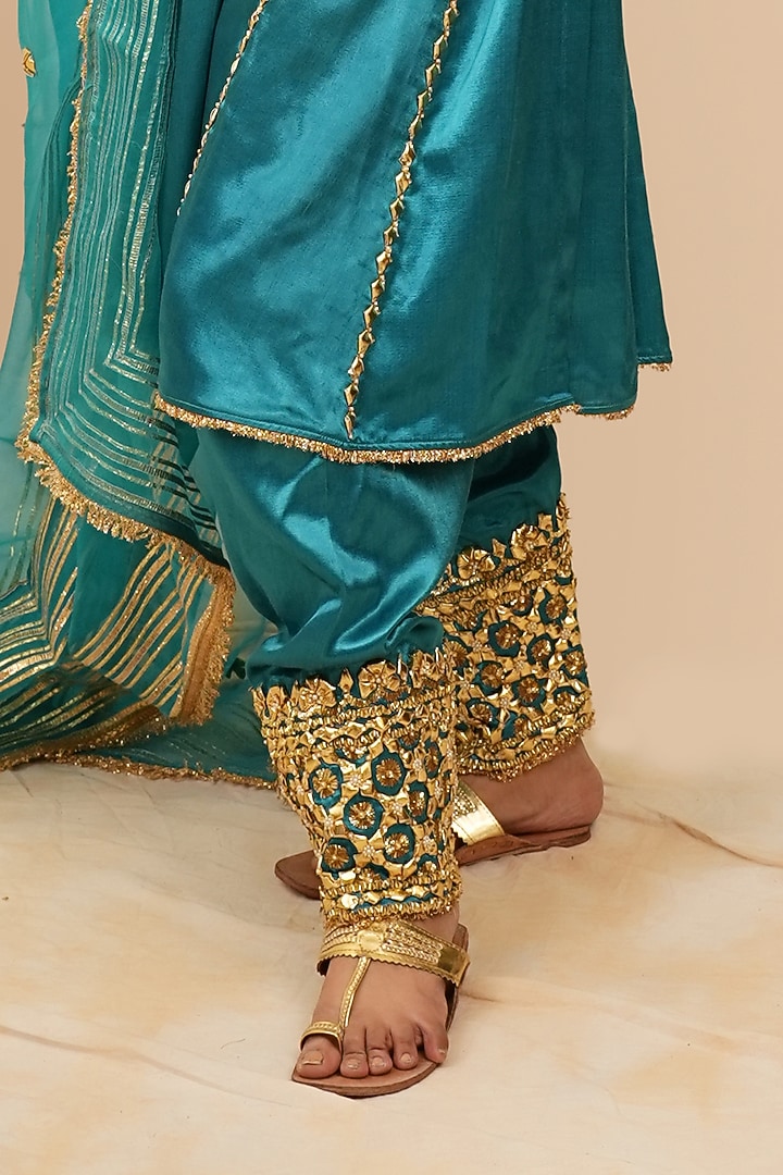 Aquamarine Mashru Silk Gota & Sequins Hand Embroidered Kurta Set by Preeti S Kapoor at Pernia's Pop Up Shop