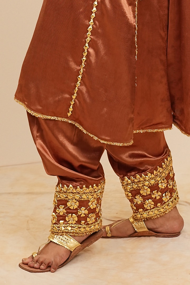Chestnut Mashru Silk Gota & Sequins Hand Embroidered Kurta Set by Preeti S Kapoor at Pernia's Pop Up Shop