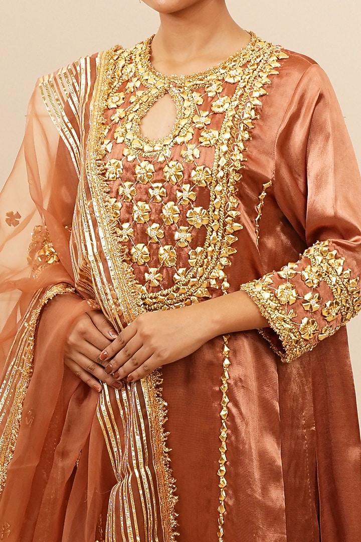 Chestnut Mashru Silk Gota & Sequins Hand Embroidered Kurta Set by Preeti S Kapoor at Pernia's Pop Up Shop