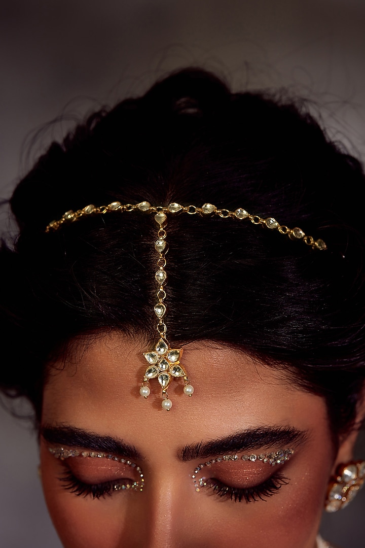 Gold Finish Kundan Mathapatti by Paisley Pop at Pernia's Pop Up Shop