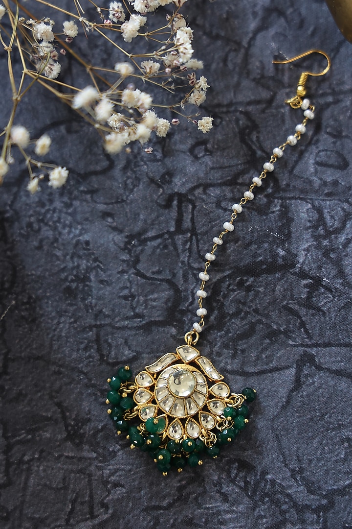Gold Finish Green Bead & Kundan Maang Tikka by Paisley Pop at Pernia's Pop Up Shop