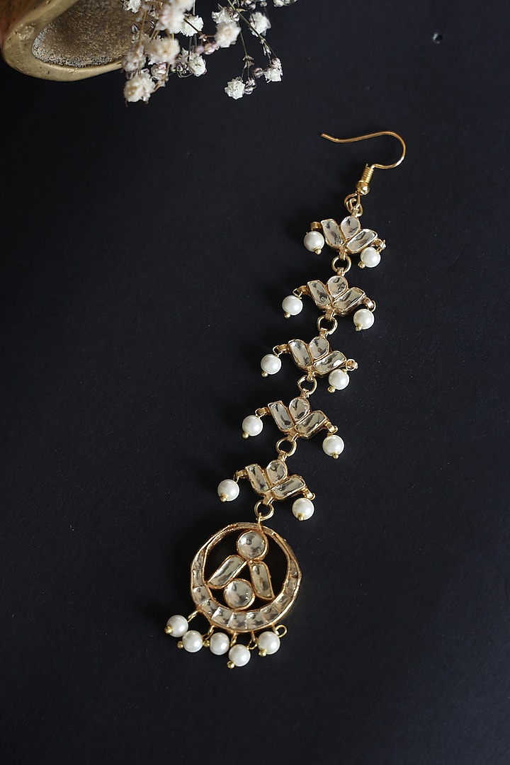 Gold Finish Kundan & Shell Pearl Maang Tikka by Paisley Pop at Pernia's Pop Up Shop