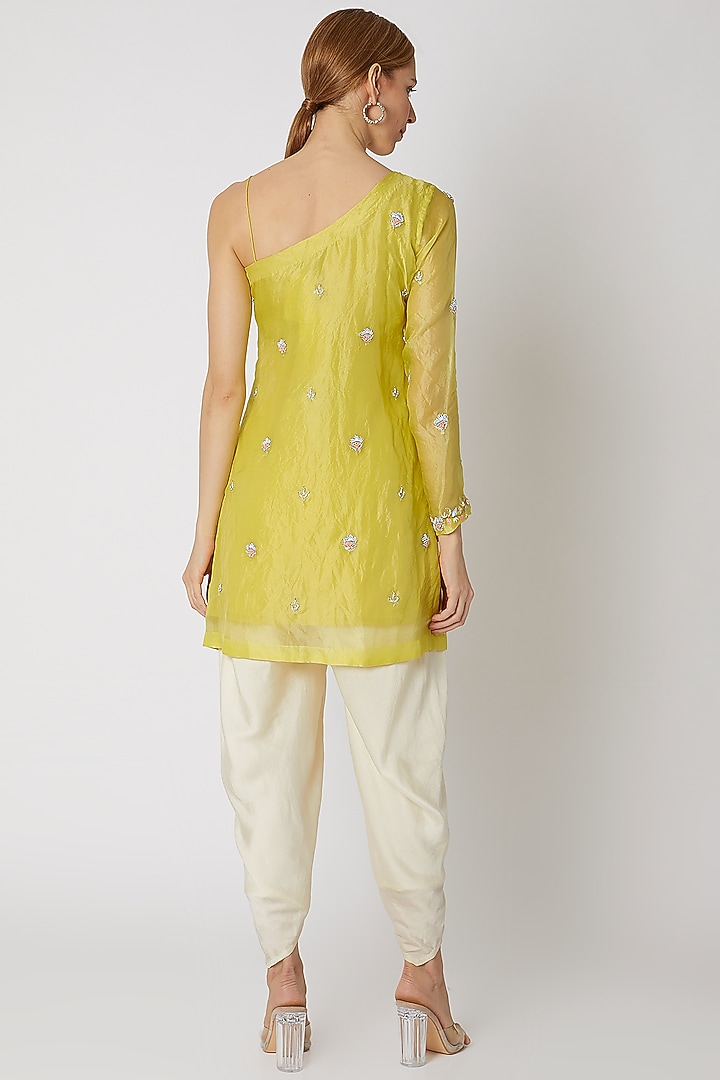 Lemon Yellow Embroidered Kurta With Pants by Priti Sahni at Pernia's Pop Up Shop
