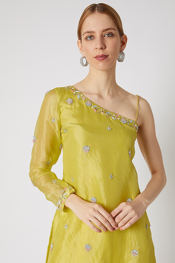 Lemon Yellow Embroidered Kurta With Pants by Priti Sahni at Pernia's Pop Up Shop
