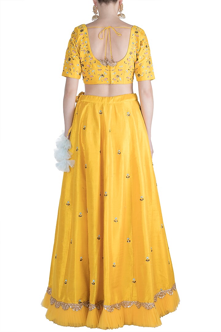 Yellow Resham Embroidered Wedding Lehenga Set by Priti Sahni at Pernia's Pop Up Shop