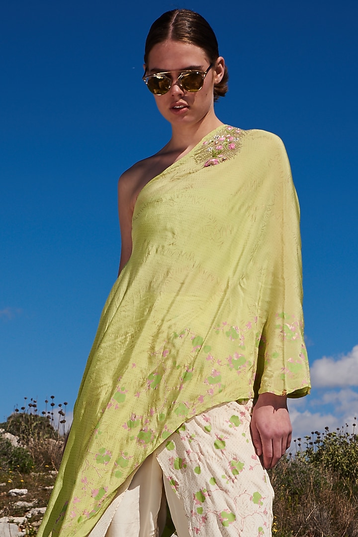 Green Crepe Printed Asymmetrical Cape Set by Pinnacle by Shruti Sancheti at Pernia's Pop Up Shop