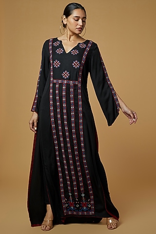 black long sleeve wedding dresses Gothic A-line V Neck Long Sleeve Chapel Black Lace Wedding Dress