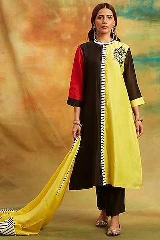 Yellow & Black Chanderi Silk Thread Embroidered Asymmetric Kurta Set by PTRAANI