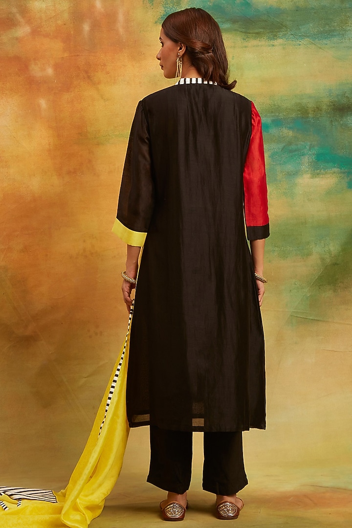 Yellow & Black Chanderi Silk Thread Embroidered Asymmetric Kurta Set by PTRAANI at Pernia's Pop Up Shop