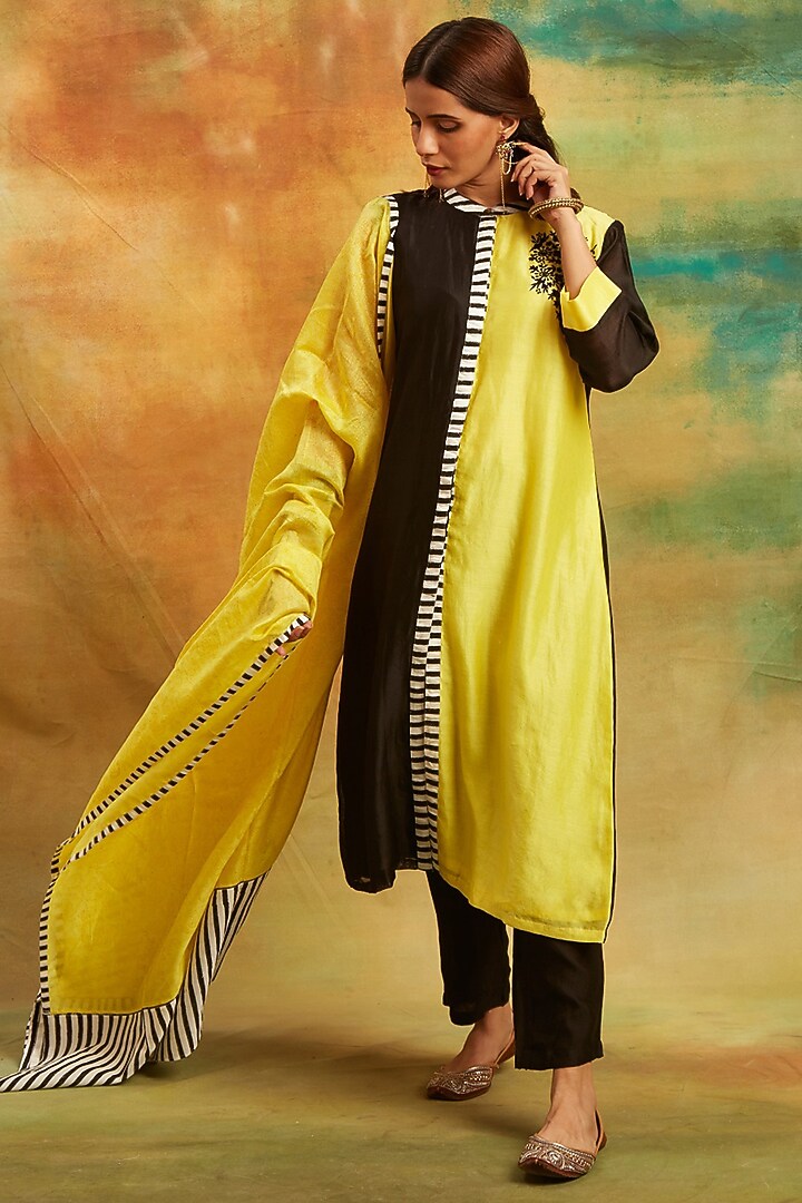 Yellow & Black Chanderi Silk Thread Embroidered Asymmetric Kurta Set by PTRAANI at Pernia's Pop Up Shop