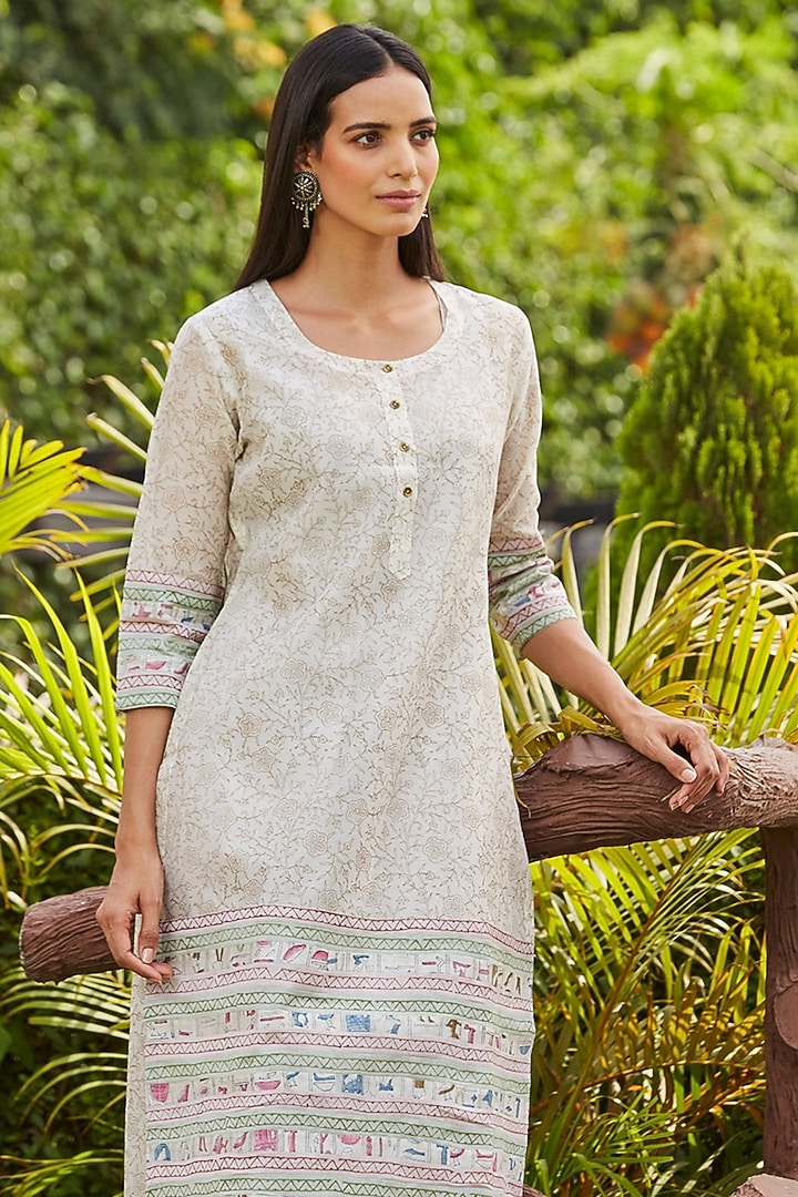 Off-White Chanderi Silk Handblock Printed Kurta Set by PTRAANI at Pernia's Pop Up Shop