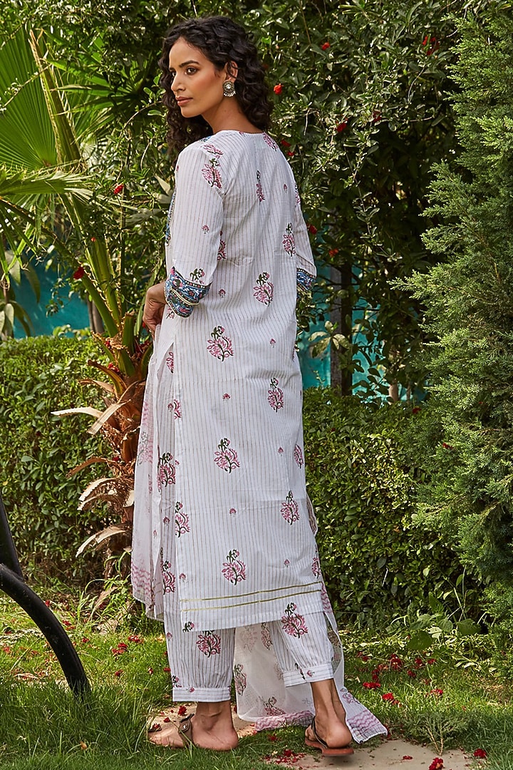 White Cambric Handblock Printed Kurta Set by PTRAANI at Pernia's Pop Up Shop