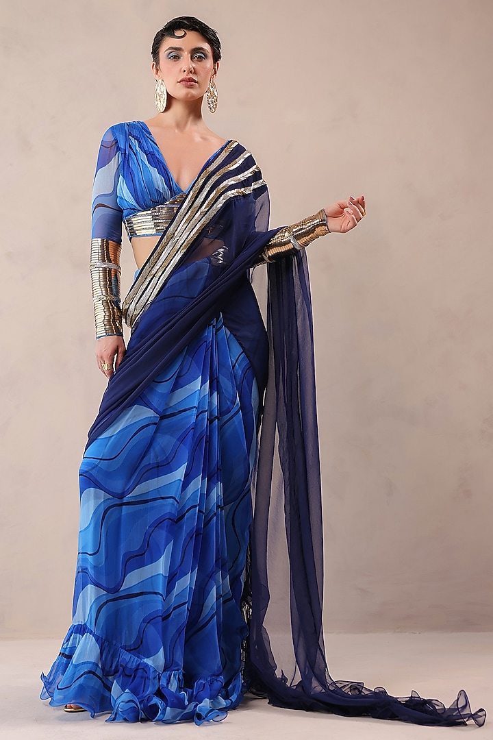 Atlantic Blue Chiffon Lehar Printed Pre-Pleated Wedding Saree Set by Pallavi Jaipur at Pernia's Pop Up Shop