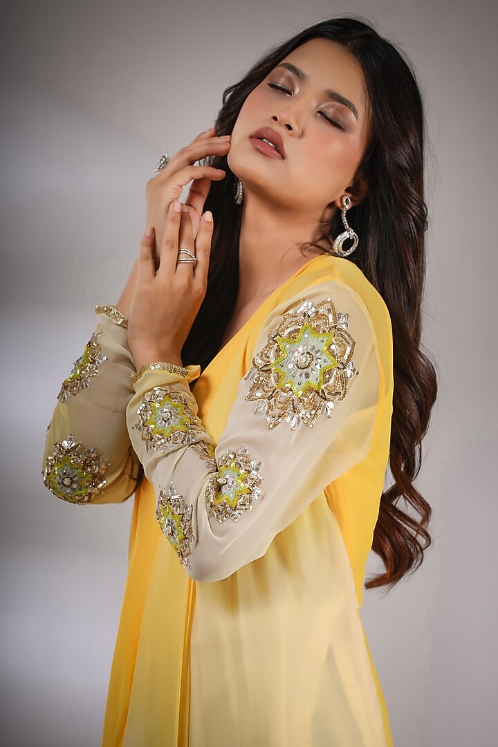 Yellow Embroidered Tunic Set by Pallavi Jaipur at Pernia's Pop Up Shop