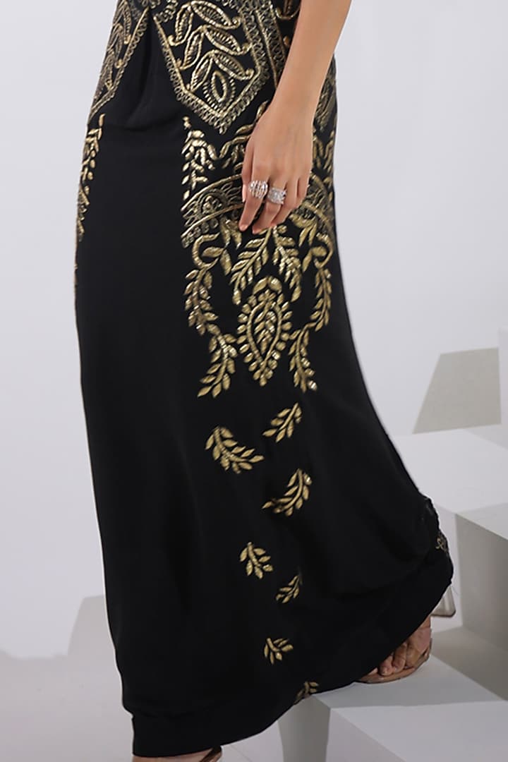 Black Embroidered Skirt Set by Pallavi Jaipur at Pernia's Pop Up Shop