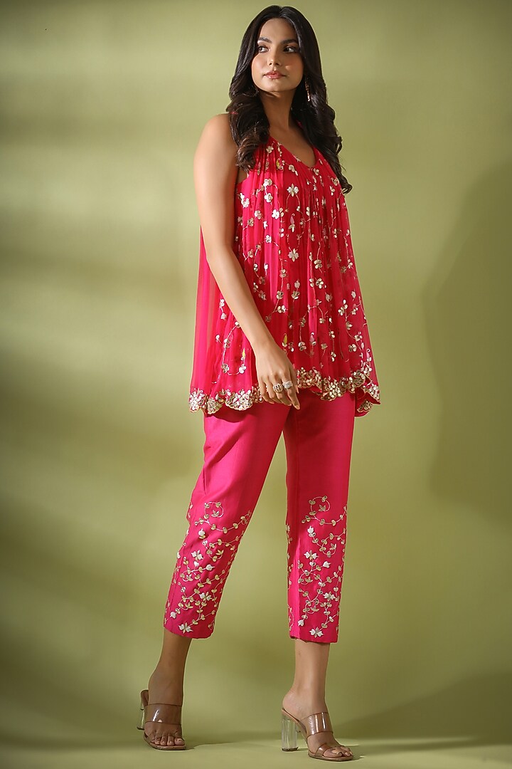 Fuchsia Embroidered Tunic Set by Pallavi Jaipur at Pernia's Pop Up Shop
