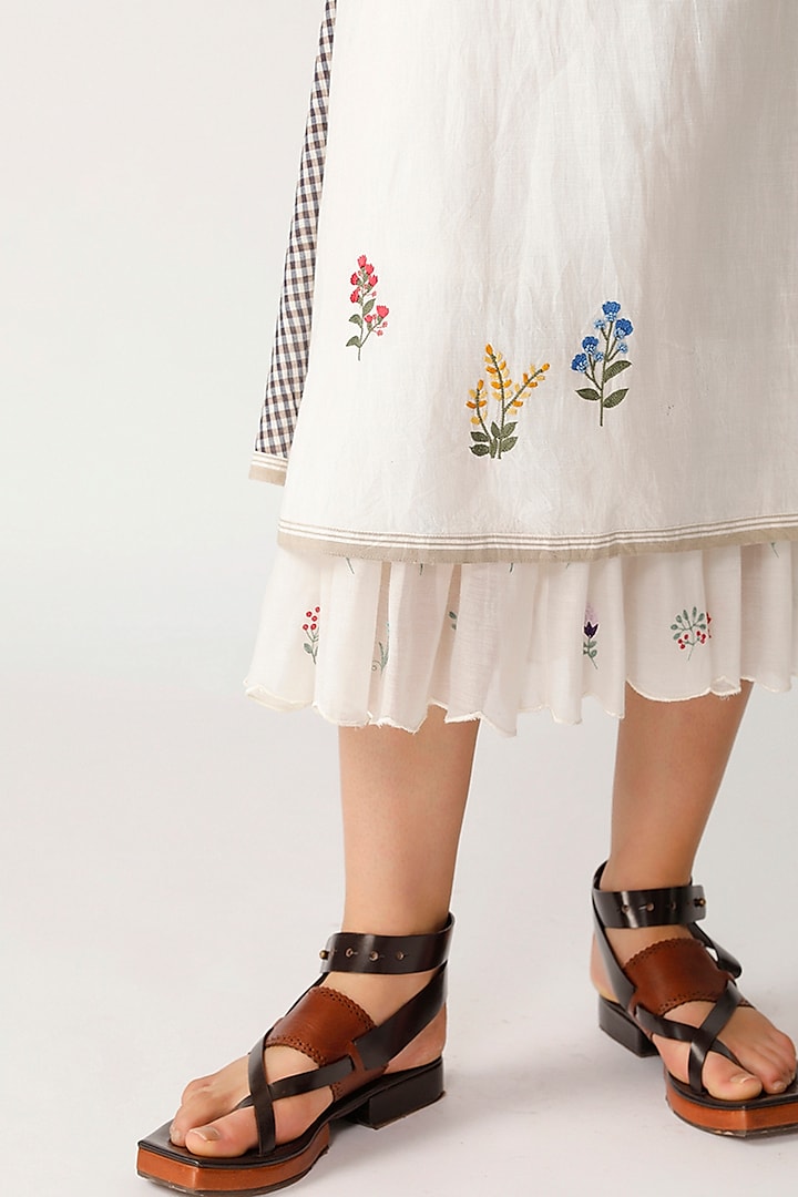 White Embroidered Asymmetric Tunic by Payal Pratap at Pernia's Pop Up Shop