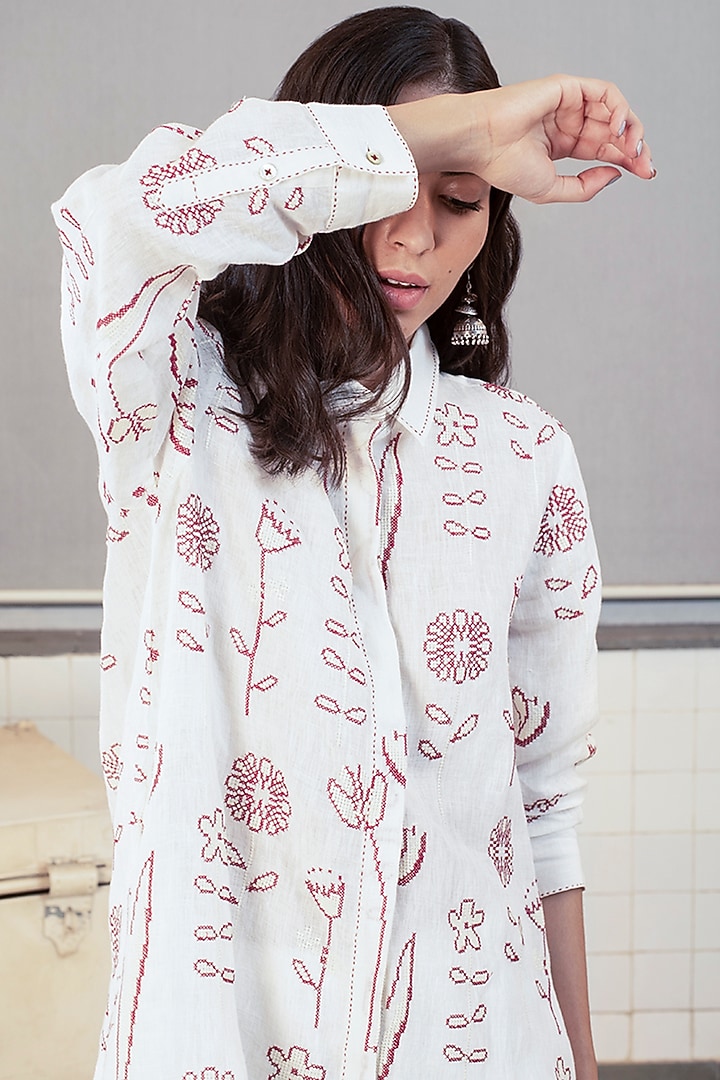 White Embroidered Linen Tunic by Payal Pratap at Pernia's Pop Up Shop