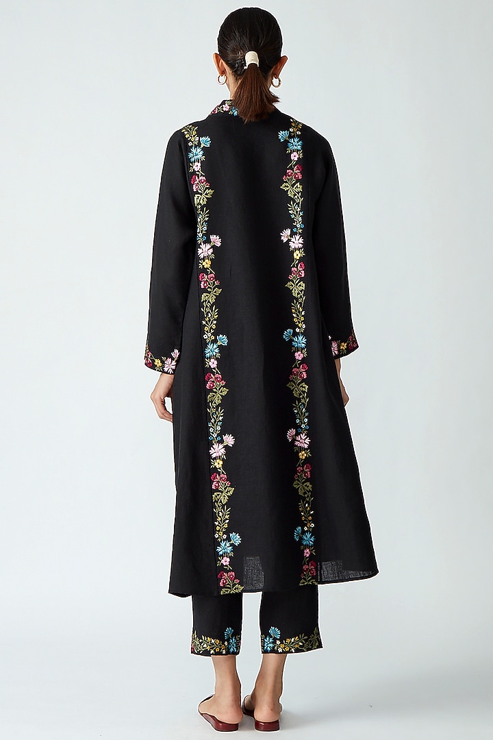 Black Embroidered A-Line Kurta Set by Payal Pratap at Pernia's Pop Up Shop