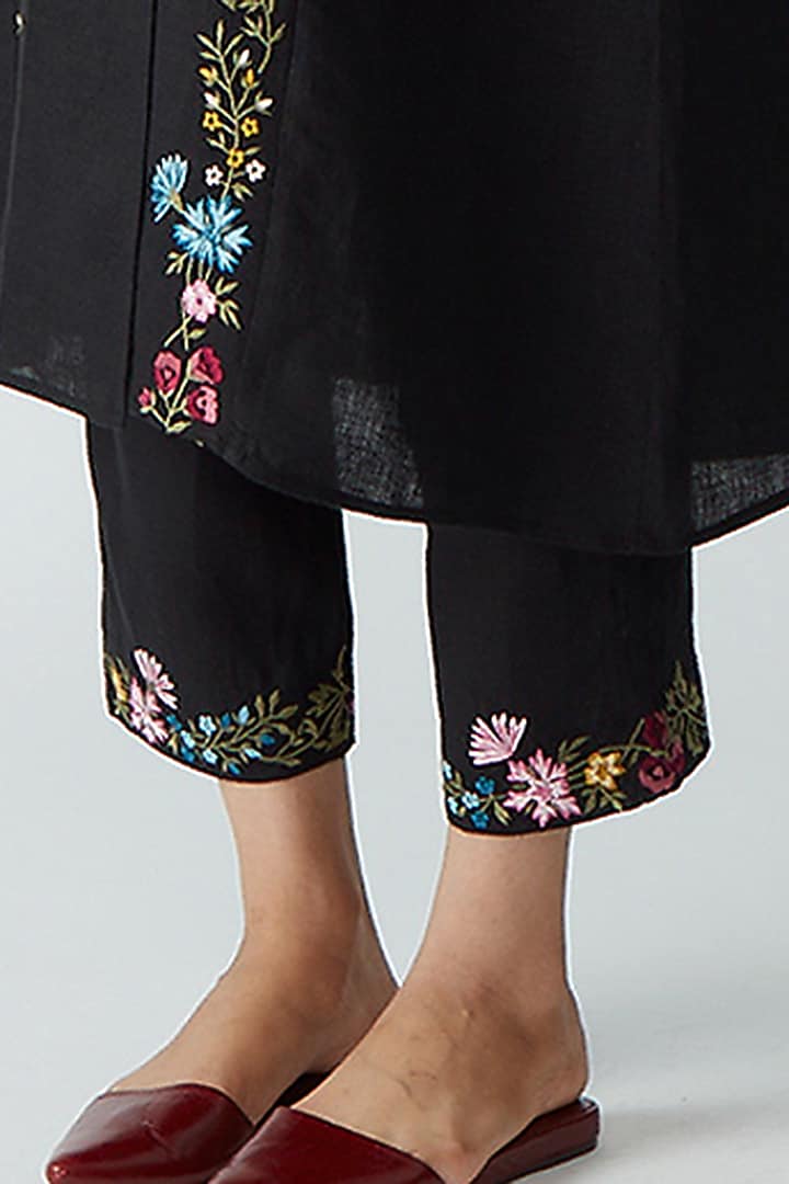 Black Embroidered A-Line Kurta Set by Payal Pratap at Pernia's Pop Up Shop