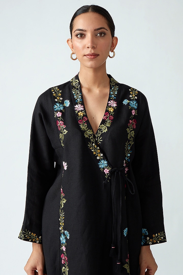 Black Embroidered A-Line Kurta Set by Payal Pratap at Pernia's Pop Up Shop