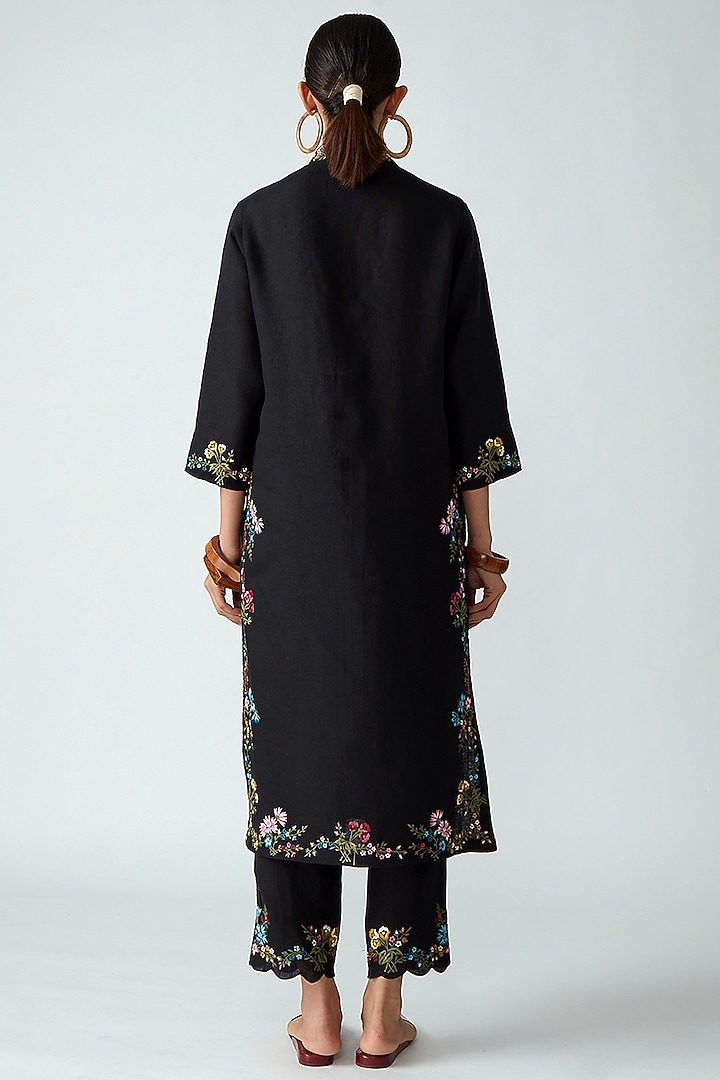Black Embroidered Box-Pleated Kurta Set by Payal Pratap at Pernia's Pop Up Shop