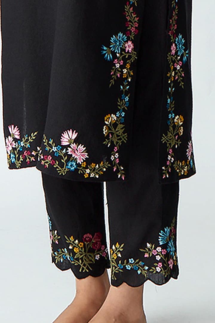 Black Embroidered Box-Pleated Kurta Set by Payal Pratap at Pernia's Pop Up Shop