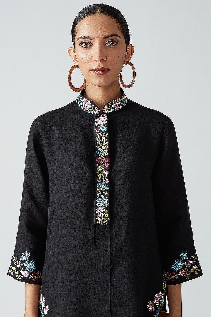 Black Embroidered Box-Pleated Kurta Set by Payal Pratap at Pernia's Pop Up Shop