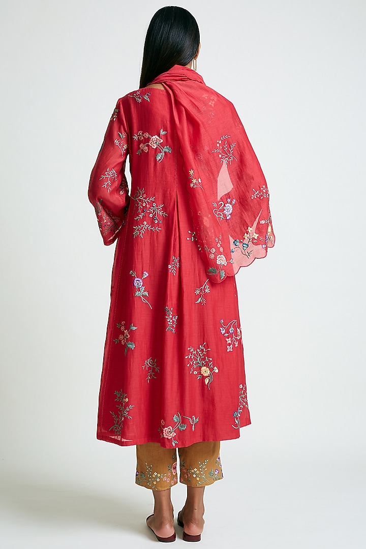 Fuchsia Embroidered Scalloped Stole by Payal Pratap at Pernia's Pop Up Shop