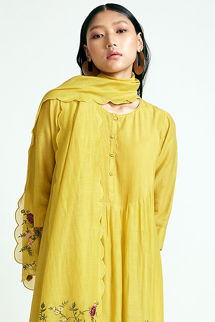 Mustard Embroidered Scalloped Stole by Payal Pratap at Pernia's Pop Up Shop