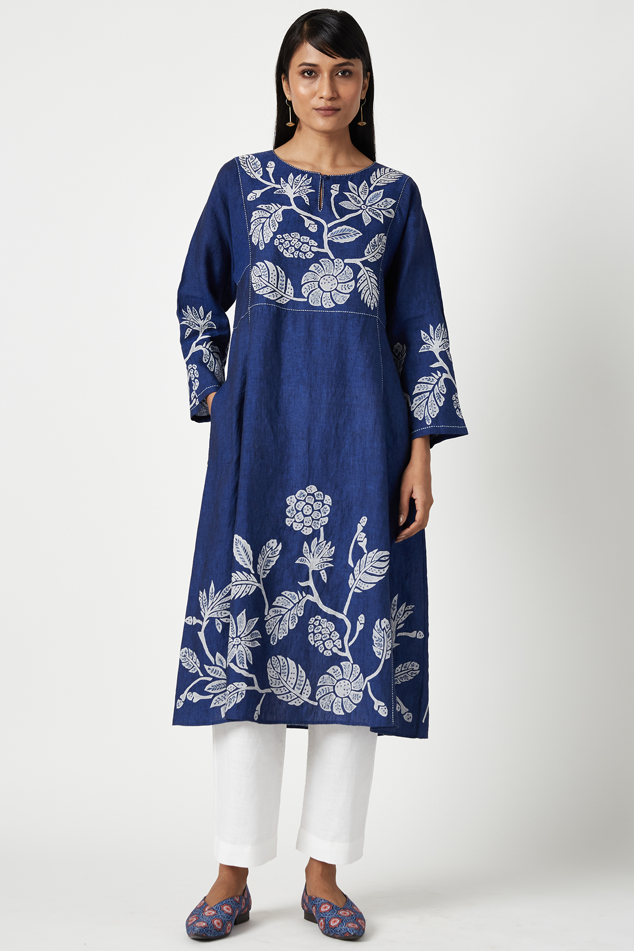 Blue Linen Embroidered Kurta Set by Payal Pratap at Pernia's Pop Up Shop