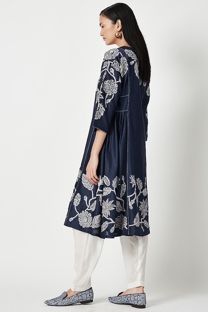 Navy Blue Chanderi Embroidered Kurta Set by Payal Pratap at Pernia's Pop Up Shop
