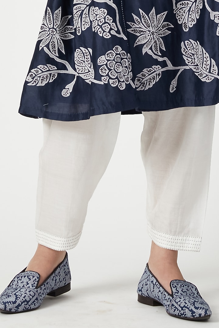 Navy Blue Chanderi Embroidered Kurta Set by Payal Pratap at Pernia's Pop Up Shop