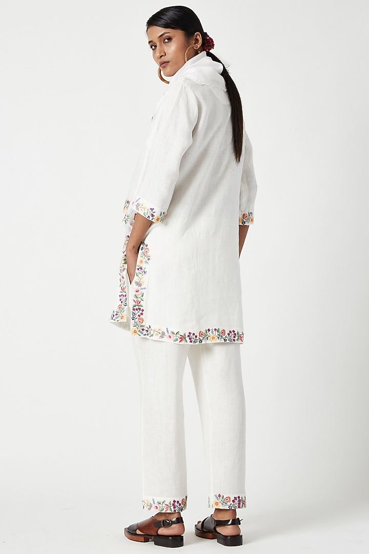 Ecru Linen Floral Embroidered Kurta Set by Payal Pratap at Pernia's Pop Up Shop