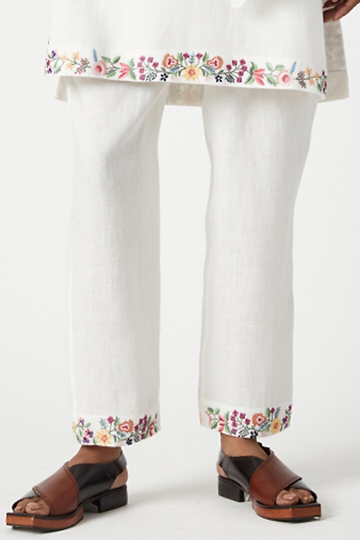 Ecru Linen Floral Embroidered Kurta Set by Payal Pratap at Pernia's Pop Up Shop