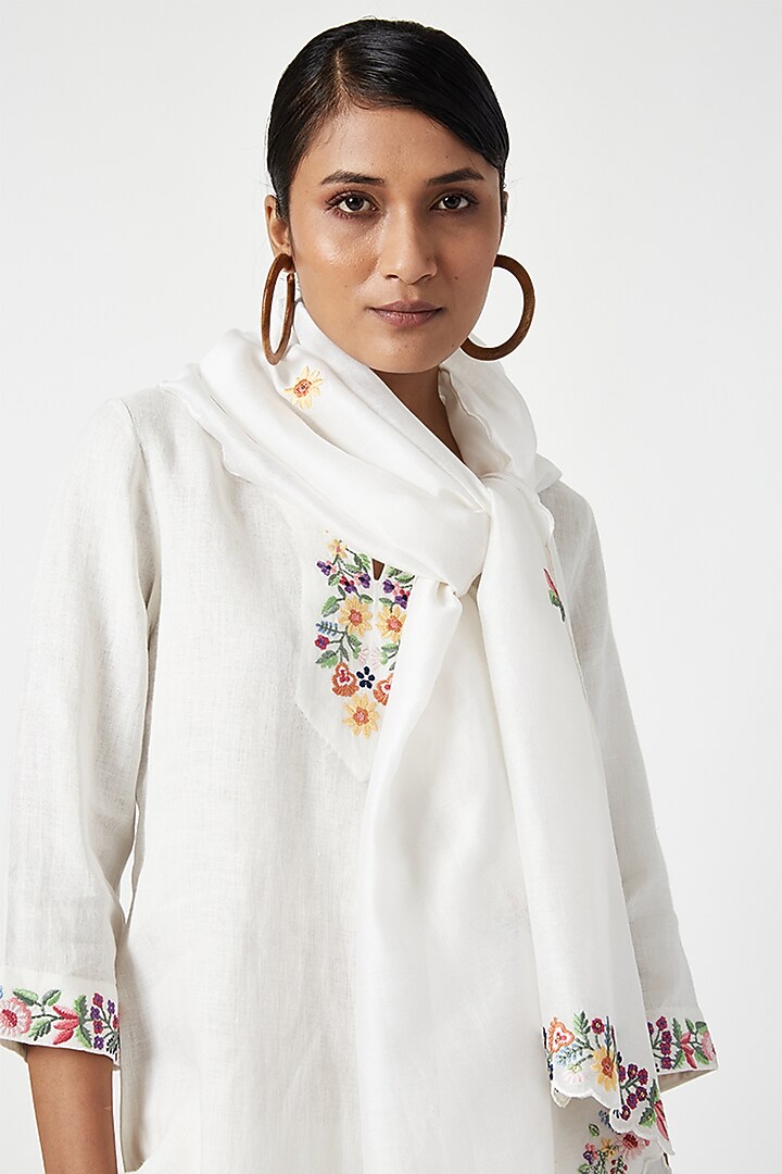 Ecru Linen Floral Embroidered Kurta Set by Payal Pratap at Pernia's Pop Up Shop