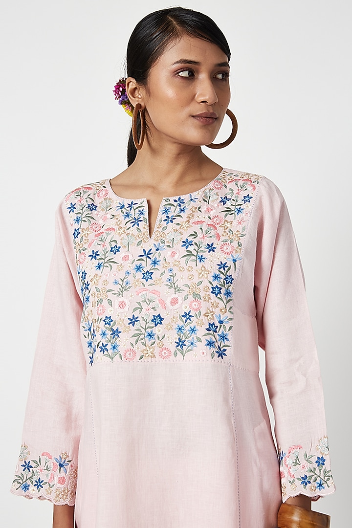 Pink Linen Floral Embroidered Kurta Set by Payal Pratap at Pernia's Pop Up Shop