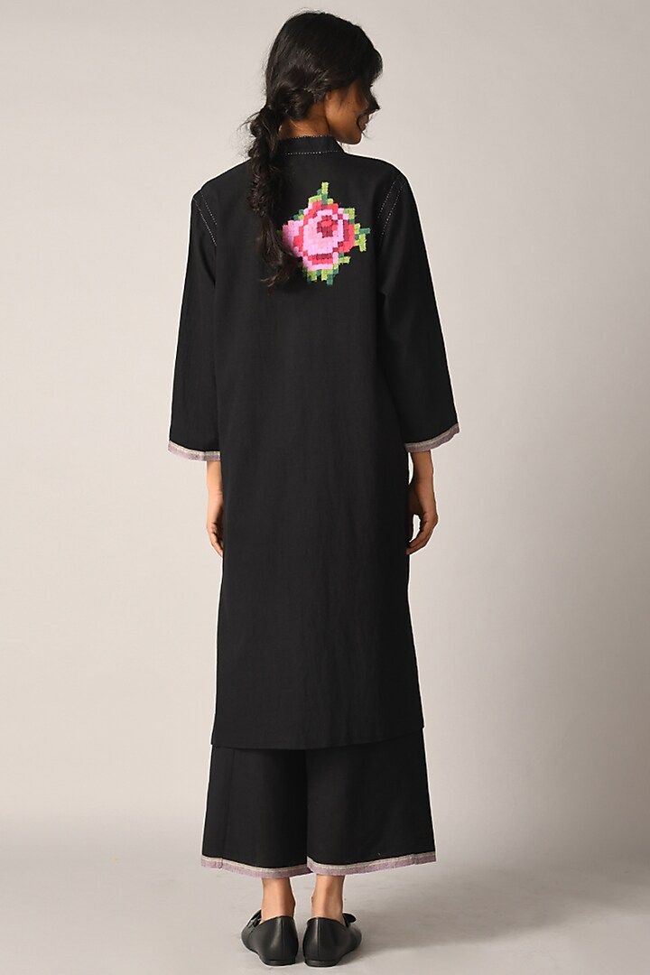 Black Handloom Cotton Rose Applique Embroidered Tunic Set by Payal Pratap at Pernia's Pop Up Shop