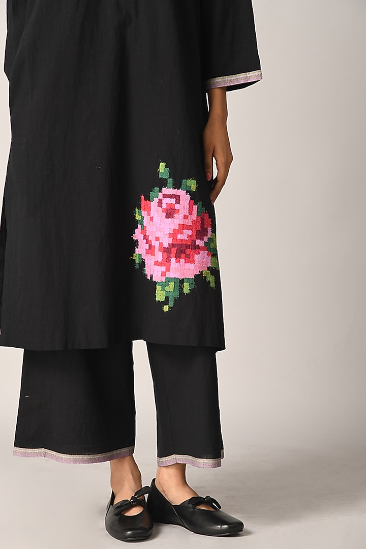 Black Handloom Cotton Rose Applique Embroidered Tunic Set by Payal Pratap at Pernia's Pop Up Shop
