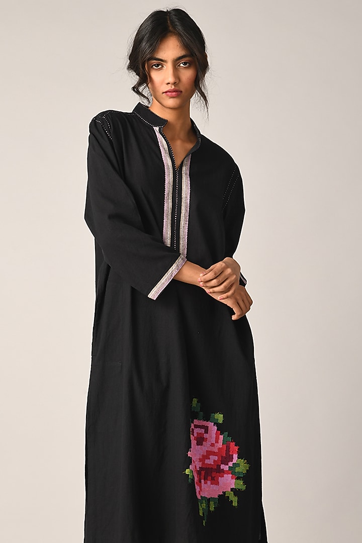Black Handloom Cotton Rose Applique Embroidered Tunic Set by Payal Pratap at Pernia's Pop Up Shop