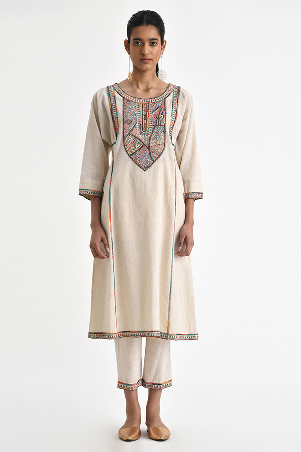 Ecru White Malkha Cotton Embroidered Kurta Set by Payal Pratap at Pernia's Pop Up Shop