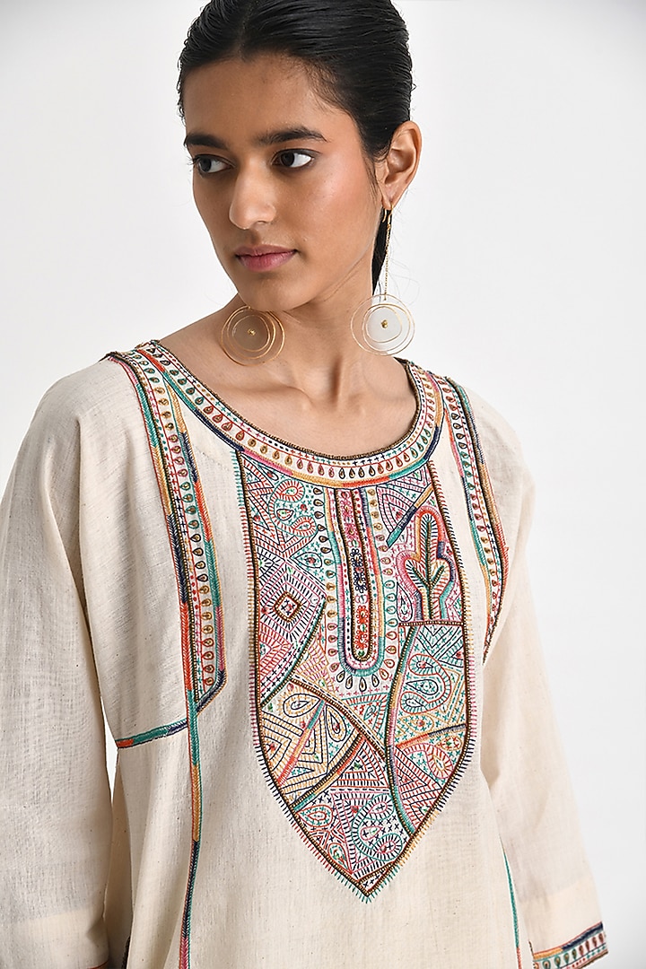 Ecru White Malkha Cotton Embroidered Kurta Set by Payal Pratap at Pernia's Pop Up Shop