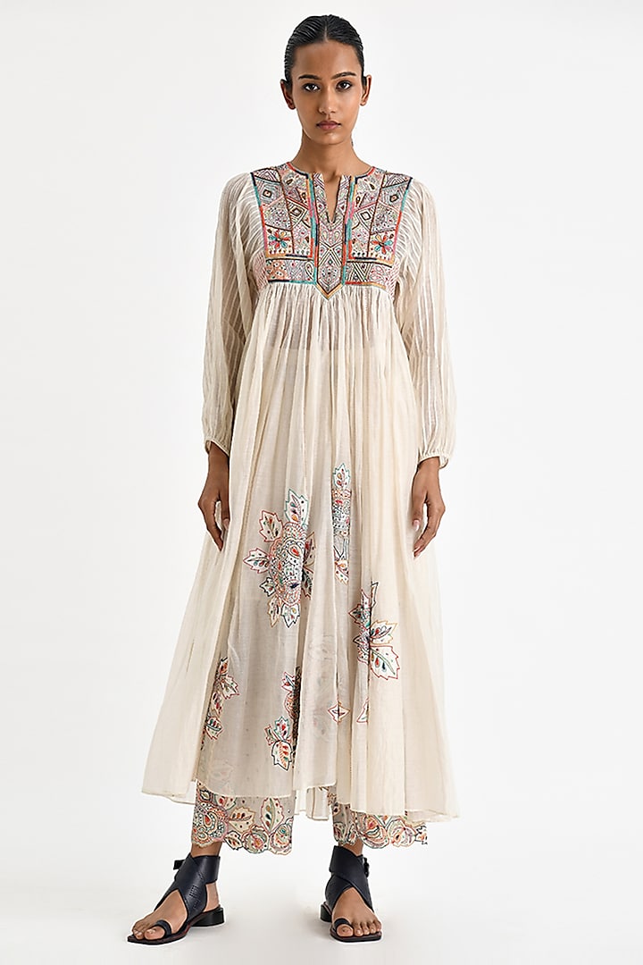 Ecru Chanderi Hand Embroidered Kurta by Payal Pratap at Pernia's Pop Up Shop