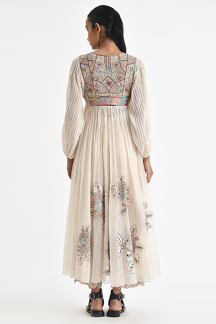 Ecru Chanderi Hand Embroidered Kurta by Payal Pratap at Pernia's Pop Up Shop